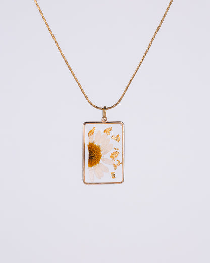 Personalised gold-plated square necklace with a white daisy flower - Necklace - VJ Designs