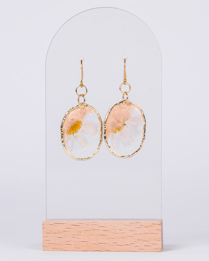 Personalised gold-plated beige earrings with a white daisy flower - Earrings - VJ Designs