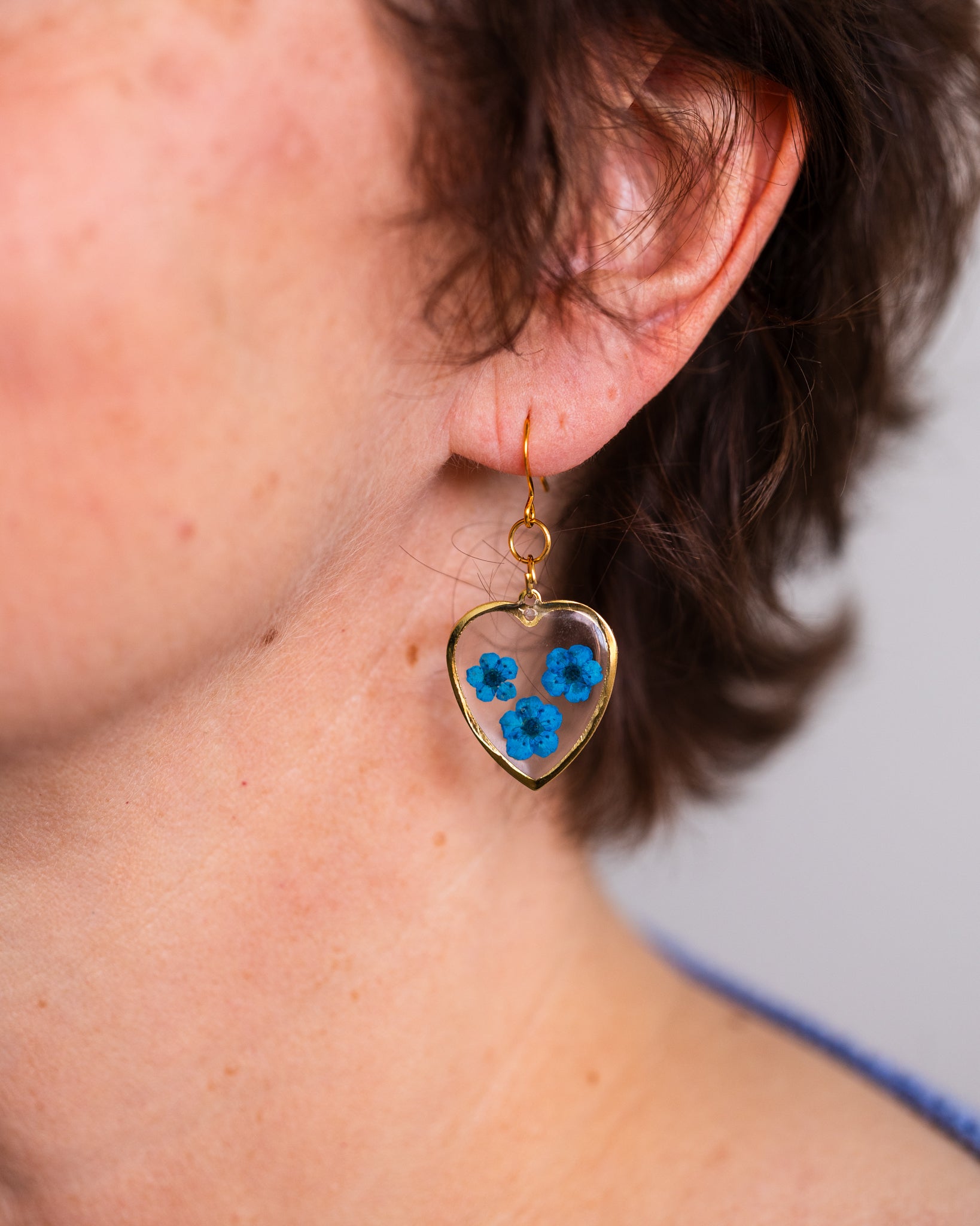 Handmade gold-plated clear heart-shaped jewellery set with blue flowers - Earrings - VJ Designs
