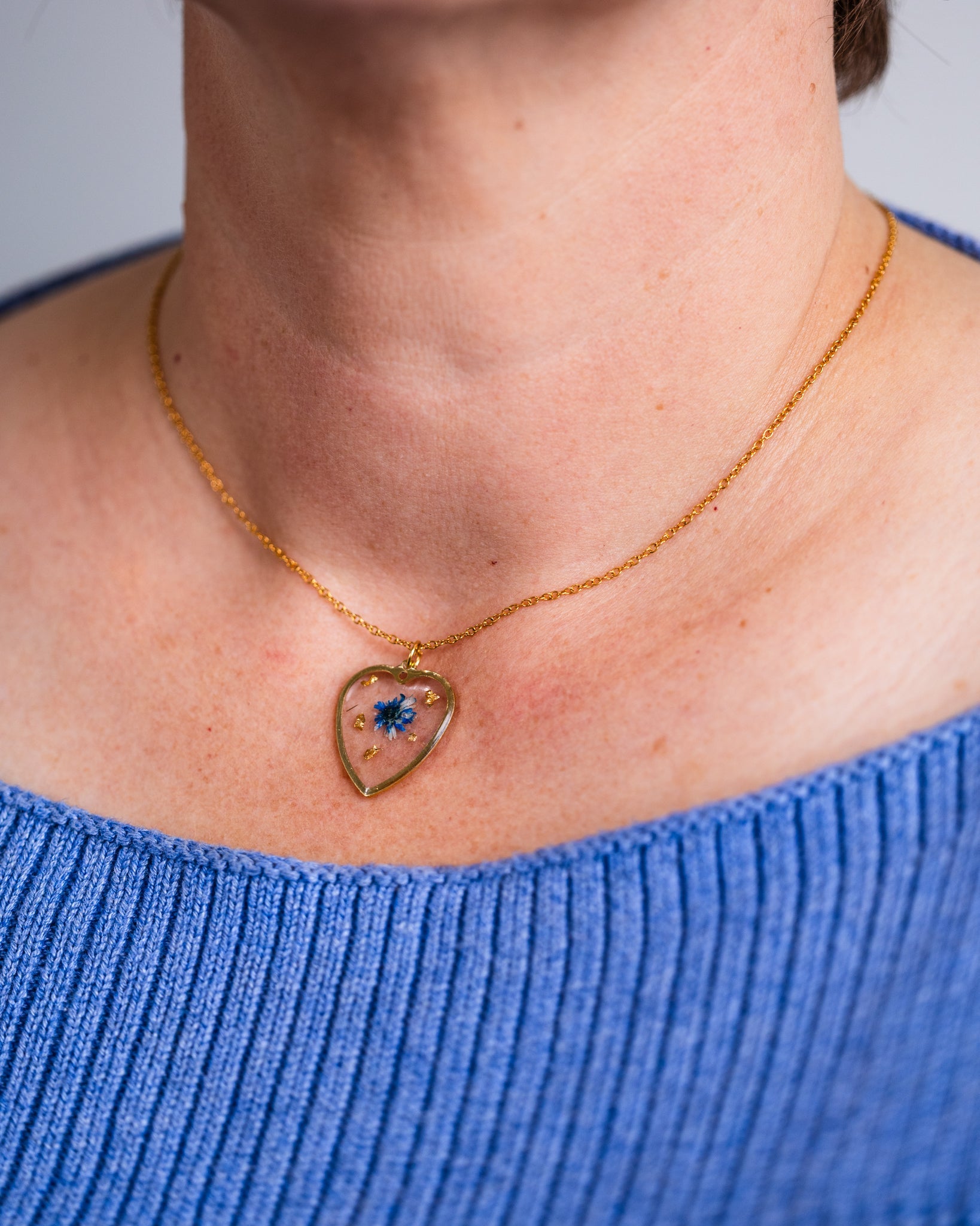 Gold-plated heart-shaped necklace with a blue flower - Necklace - VJ Designs