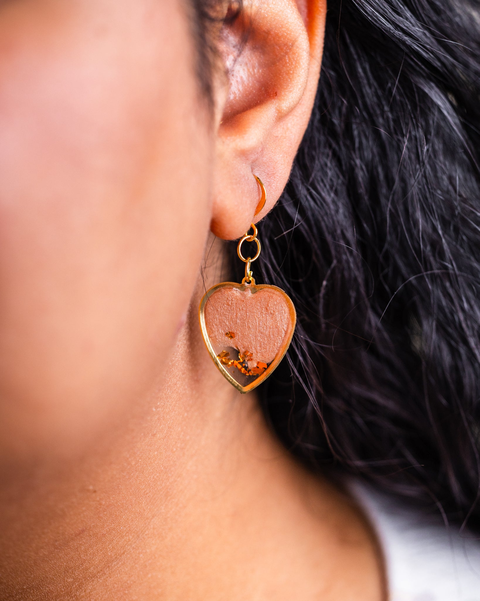 Personalised gold-plated beige heart-shaped earrings with rose gold accents - Earrings - VJ Designs